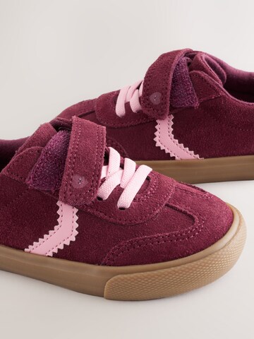 Baskets Next en rouge