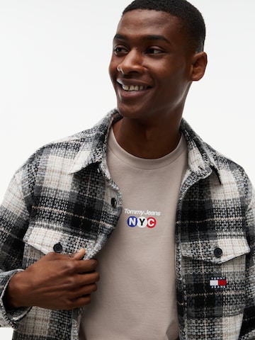 Tricou 'NYC' de la Tommy Jeans pe gri