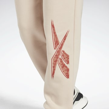 Effilé Pantalon de sport 'Modern Safari' Reebok en beige