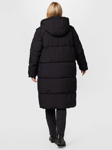 Vero Moda Curve - Abrigo de invierno 'Margaret' en negro