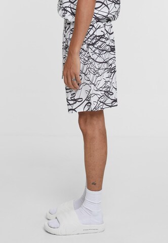 Urban Classics Regular Shorts in Weiß