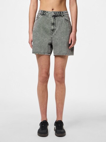 PIECES - Ropa ancha Vaquero 'PCAbbi' en gris: frente