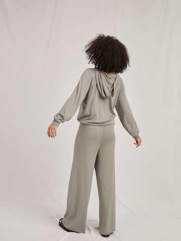 Pull-over 'Rana' A LOT LESS en gris