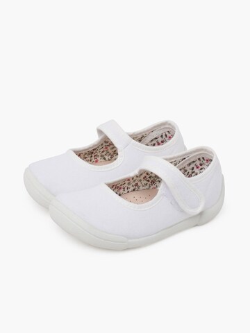 Pisamonas Ballet Flats in White