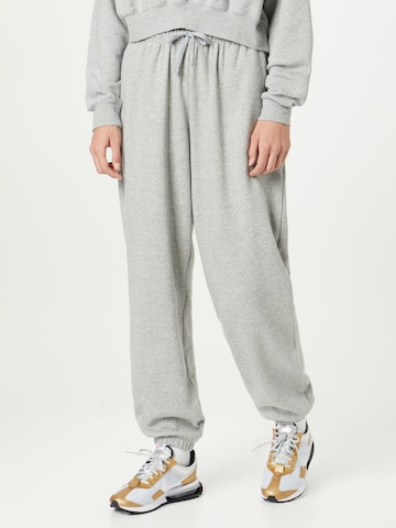 Nike Sportswear - Loosefit Pantalón en gris: frente
