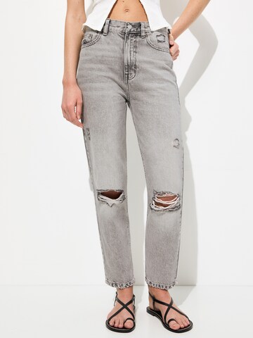 Pull&Bear Loosefit Jeans i grå