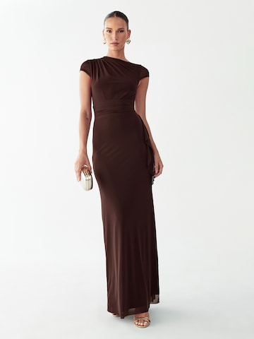 BWLDR Avondjurk 'HOWARD' in Bruin: voorkant