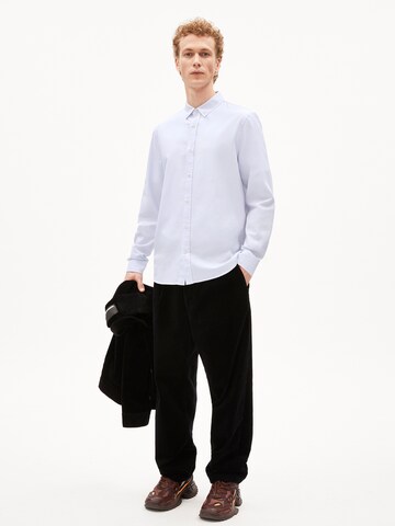 Coupe regular Chemise 'Quaasa' ARMEDANGELS en bleu