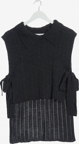 In The Style Vest in S in Grey: front