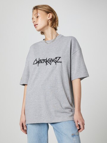 T-Shirt 'Mika' About You x Cyberkongz en gris