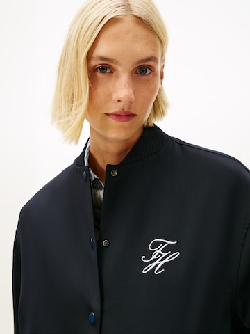 TOMMY HILFIGER Φθινοπωρινό και ανοιξιάτικο μπουφάν σε μπλε