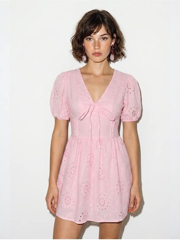 Abito di Bianco Lucci in rosa: frontale