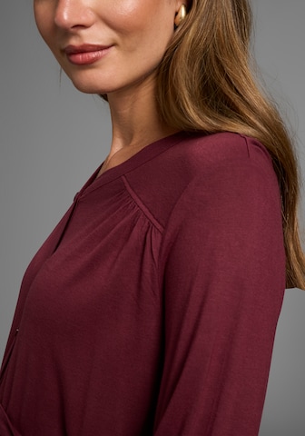 Neun Monate Shirt in Red