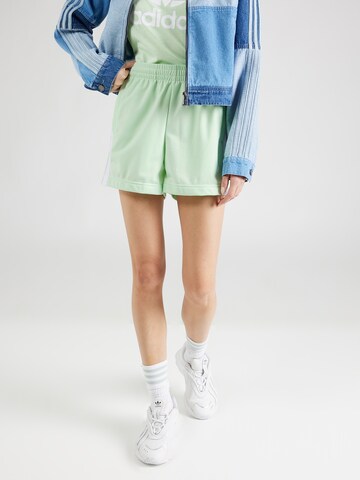 ADIDAS ORIGINALS Regular Shorts in Grün: Vorderseite