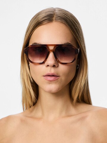 Lunettes de soleil 'PCKarla' PIECES en orange