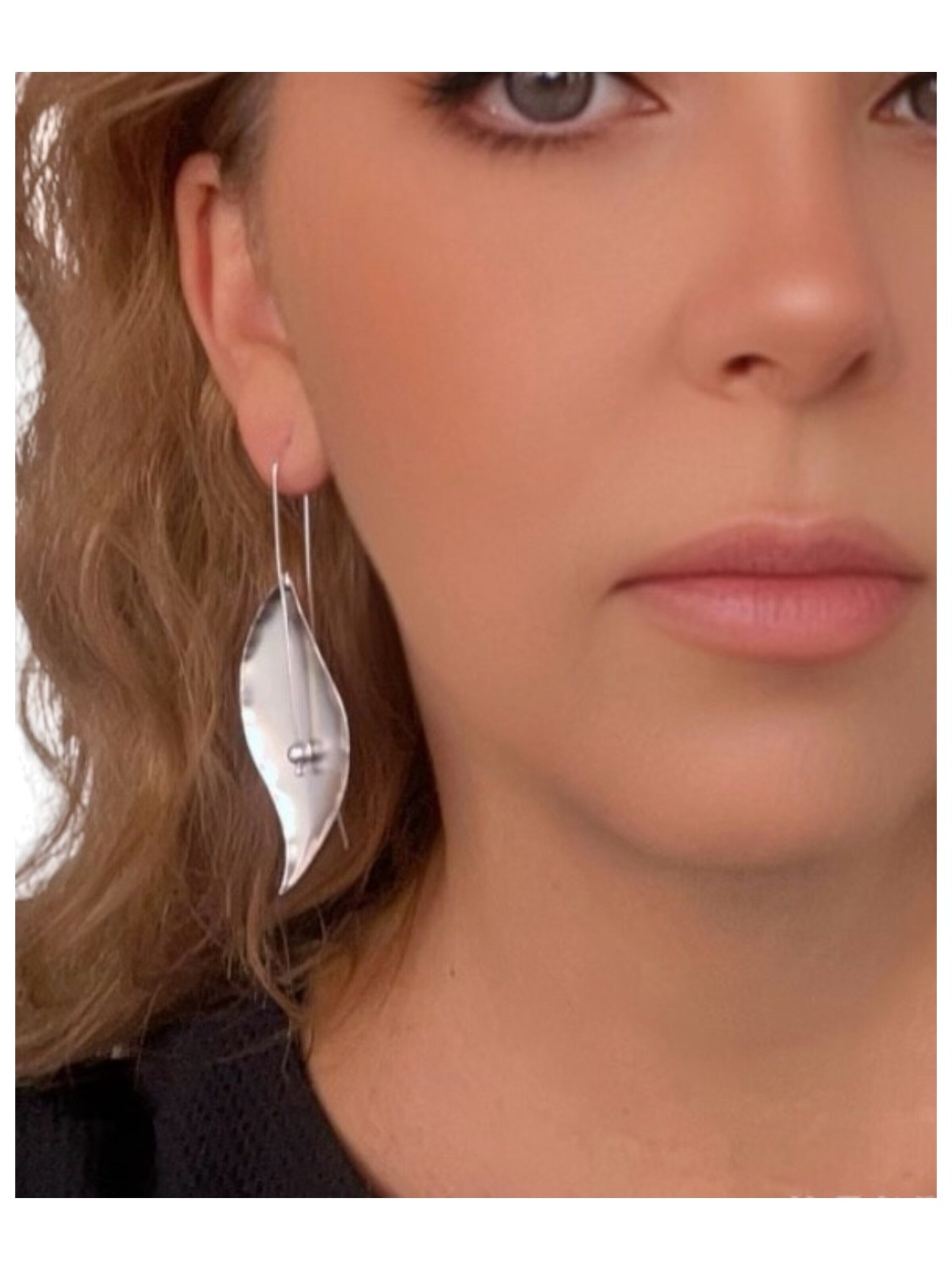 Gloria Mago Earrings 'Elara earring with hook in silver 10µ brass' in Silver