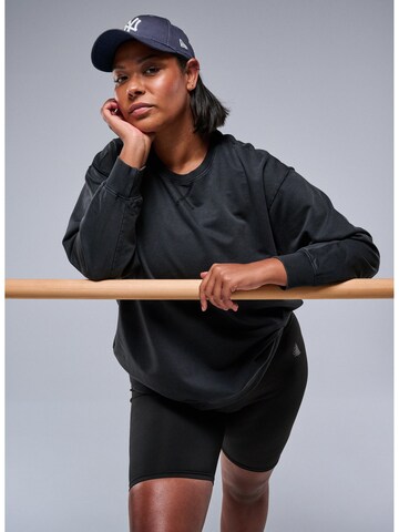 Sweat-shirt 'Apenny' Active by Zizzi en gris