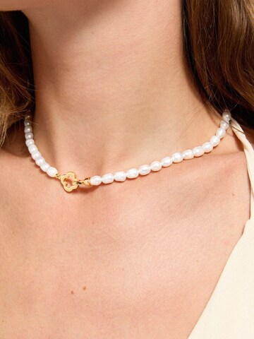 ØYRE Łańcuszek 'Clover Rice Pearl' w kolorze biały
