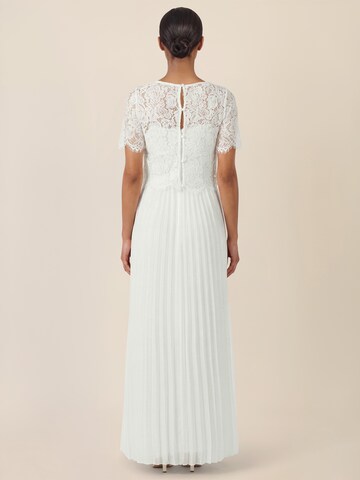 APART Kleid in Beige