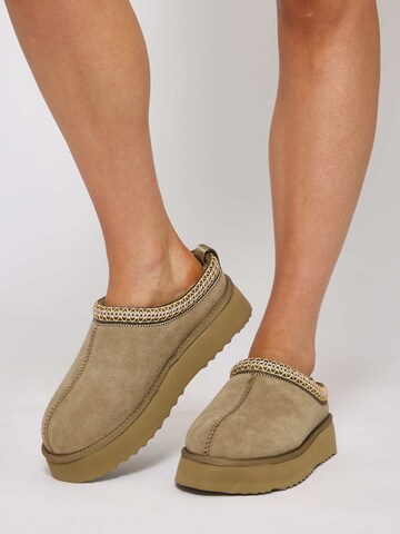 Loungeable Slippers in Brown