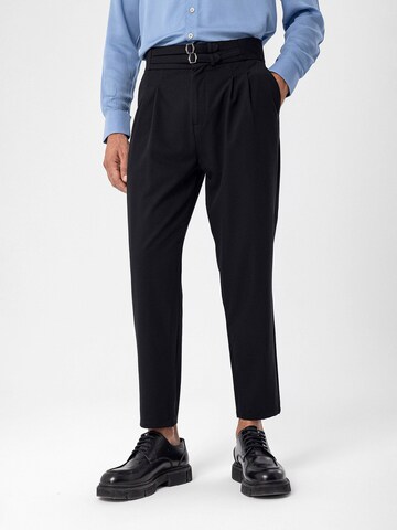 regular Pantaloni con pieghe di Antioch in nero: frontale