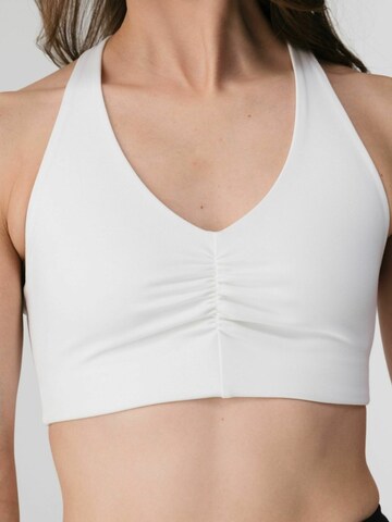 Top ' Stevie ' di Girlfriend Collective in bianco