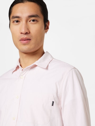 rožinė Dockers Priglundantis modelis Marškiniai