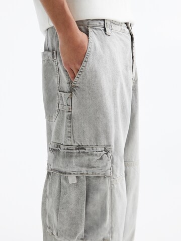 Pull&Bear Loose fit Cargo Jeans in Grey