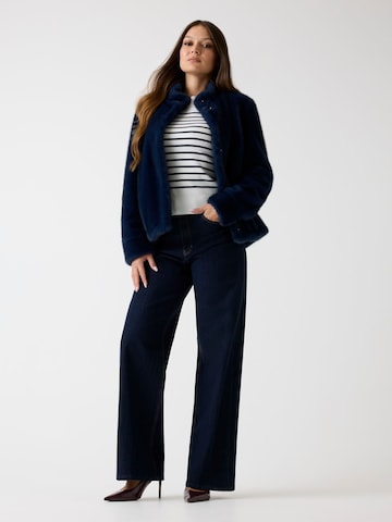 GUESS Between-Season Jacket in Blue