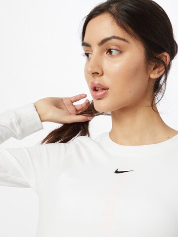 Tricou de la Nike Sportswear pe alb