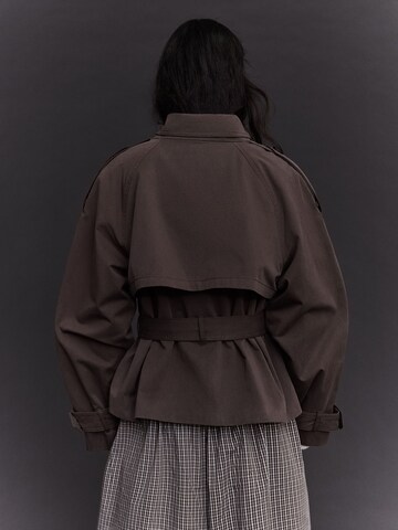 Bershka Jacke in Braun