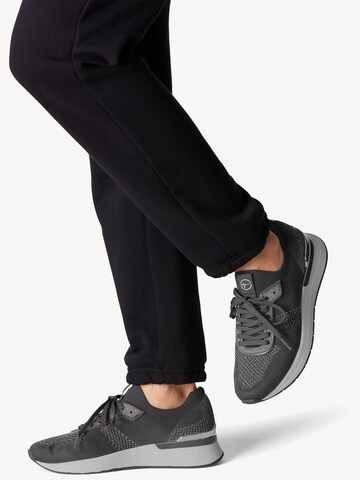 Baskets basses Tamaris en gris : devant