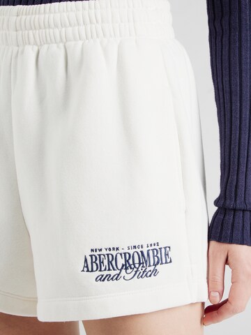 Regular Pantalon Abercrombie & Fitch en beige