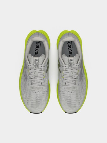 Baskets basses 'FuelCell Propel v5' new balance en gris