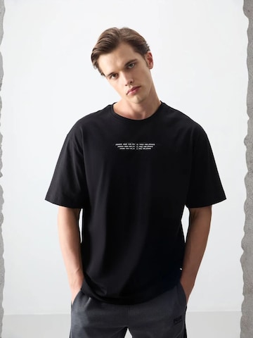 Tommy Life - Camisa em preto: frente