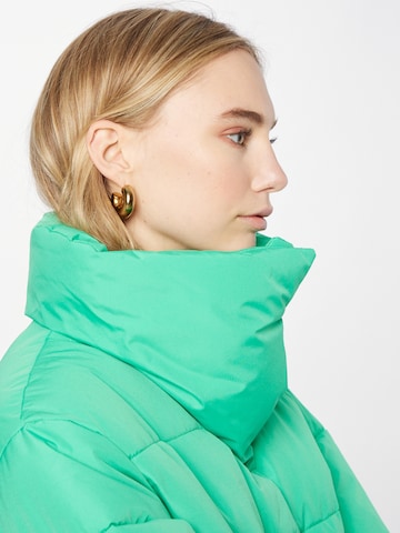 ESPRIT Зимняя куртка 'Pricestart' в Зеленый