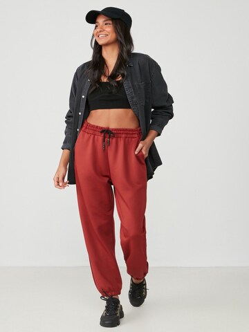C&City Tapered Broek in Bruin: voorkant