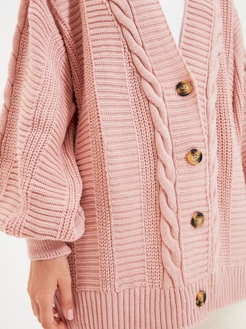 Trendyol Strickjacke 'Hijab' in Pink