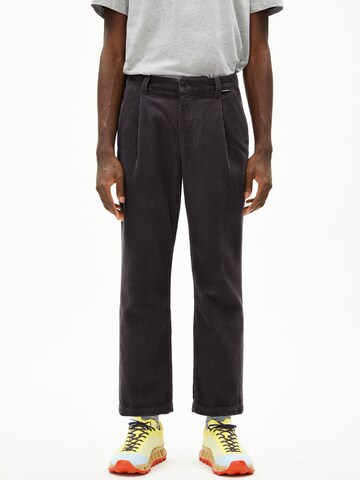 Regular Pantalon ARMEDANGELS en gris : devant