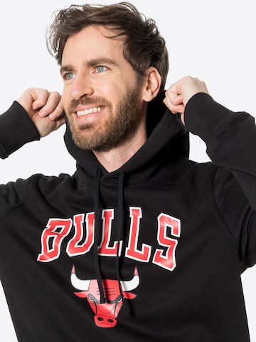 NEW ERA Sweatshirt 'Chicago Bulls' in Schwarz