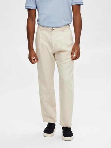 SELECTED HOMME Regular Pleat-Front Pants 'Jones' in Beige: front