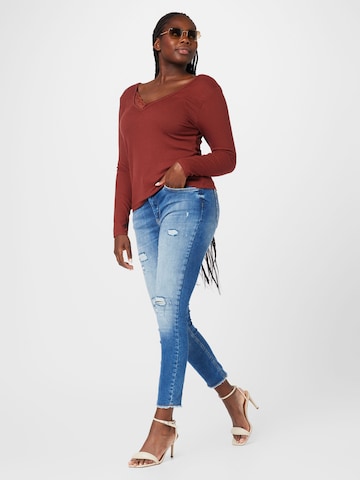 ABOUT YOU Curvy Shirt 'Christina' in Rood