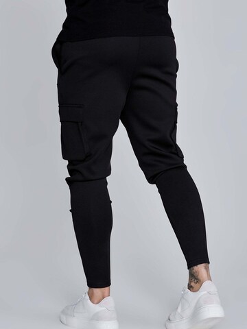 Tapered Pantaloni cargo 'Essentials Poly' di SikSilk in nero