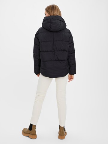 VERO MODA Winter jacket 'Gemma Holly' in Black