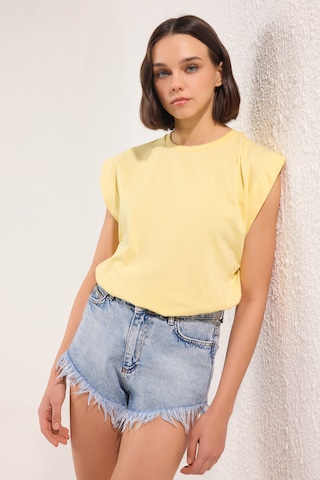 T-shirt Trendyol en jaune