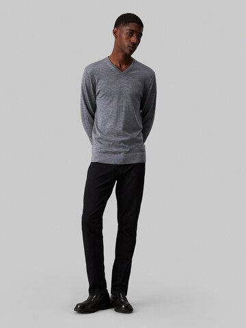 Calvin Klein Sweater in Grey