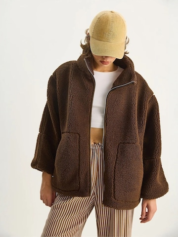 Bianco Lucci - Sobretudo de inverno 'Puffer- und Daunenmäntel' em castanho