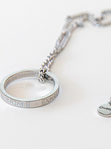 Divasya Kette 'Inhale - Exhale' in Silber