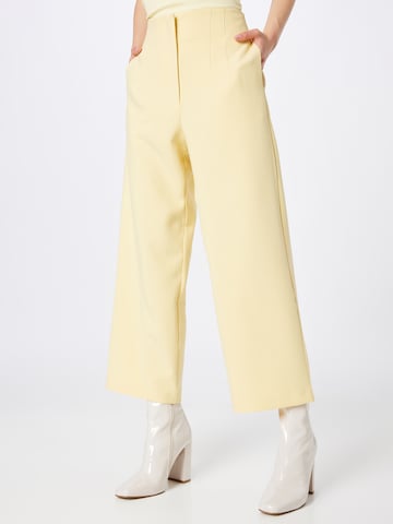 Wide leg Pantaloni di Warehouse in giallo: frontale