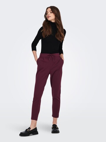 Coupe slim Pantalon 'Carolina' ONLY en rouge